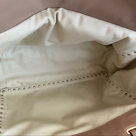 Valentino Garavani Rockstud medium tote 👜 - Picture 8 of 9